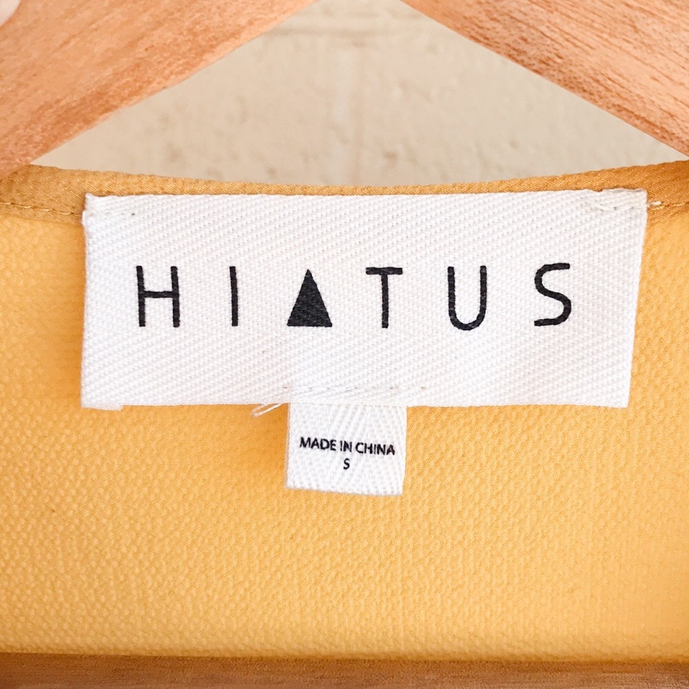HIATUS BUTTON CROSSED FLOWY TOP - Picture 3 of 8
